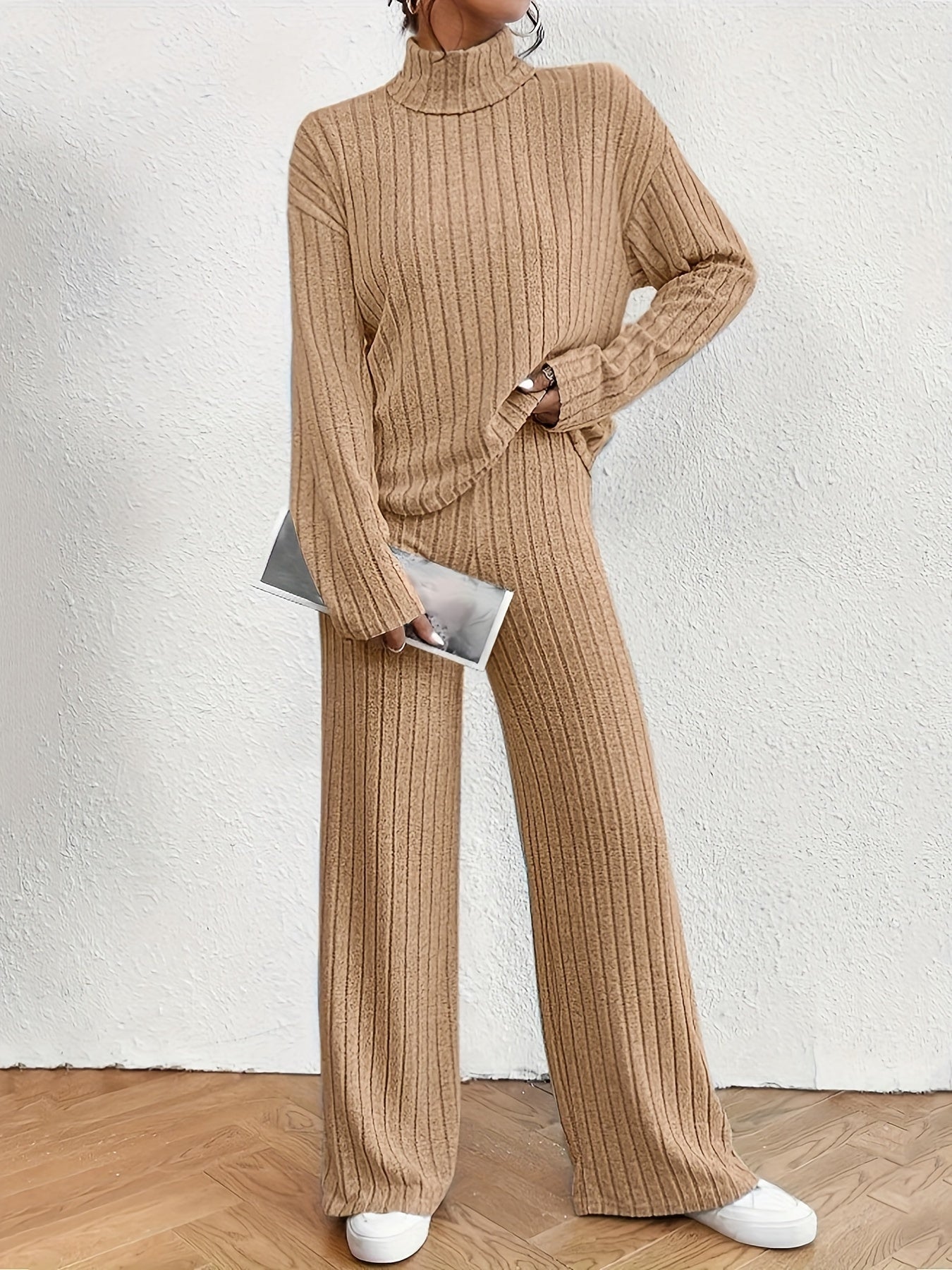 Dames comfortabele set met turtleneck bovenkant en flared broek